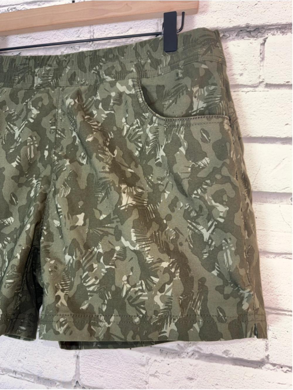 Women's Prana Camo Shorts size 14 Halle E-Waist Short II Green Hiking 5’ Inseam - Picture 6 of 15
